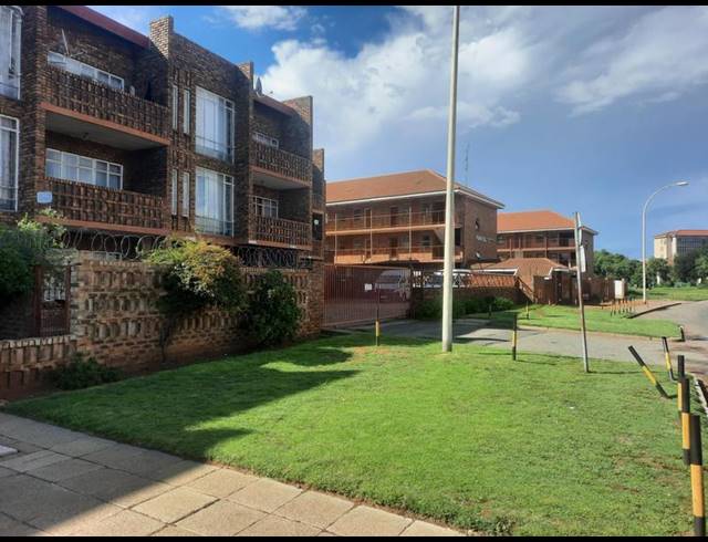 2 BEDROOM APARTMENT FOR SALE IN VANDERBIJLPARK CENTRAL